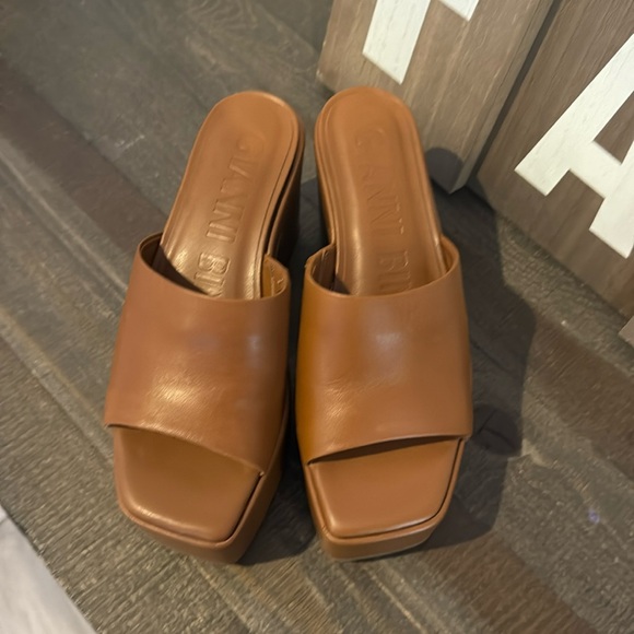 Leather platform sandals - Picture 2 of 6